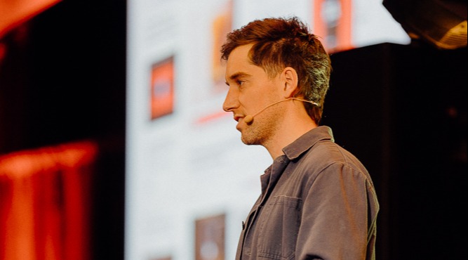 DDO2023 Sam Stuchbury on stage